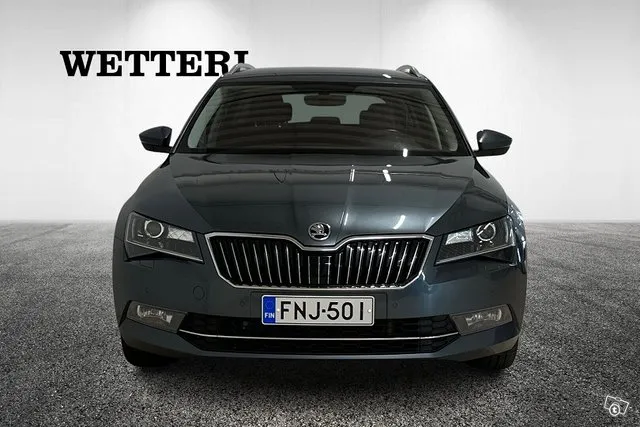 Skoda Superb Combi 2,0 TDI 190 4x4 Ambition DSG Autom. / Vetokoukku / Xenon-valot / Navi Image 2