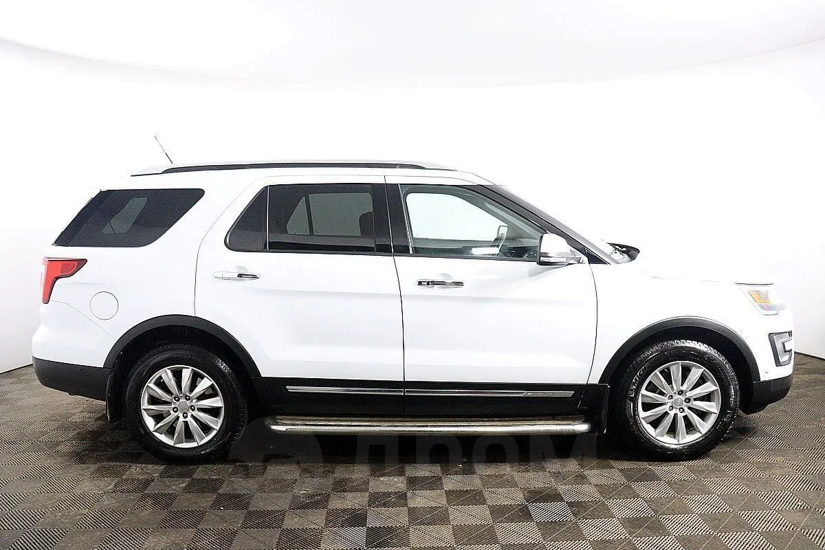 Ford Explorer Image 4